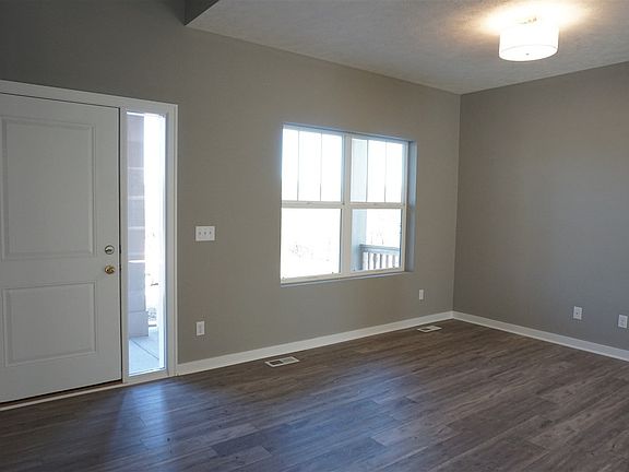 4th image of 23509 Berry St
