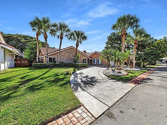 3rd image of 7534 Black Olive Ave