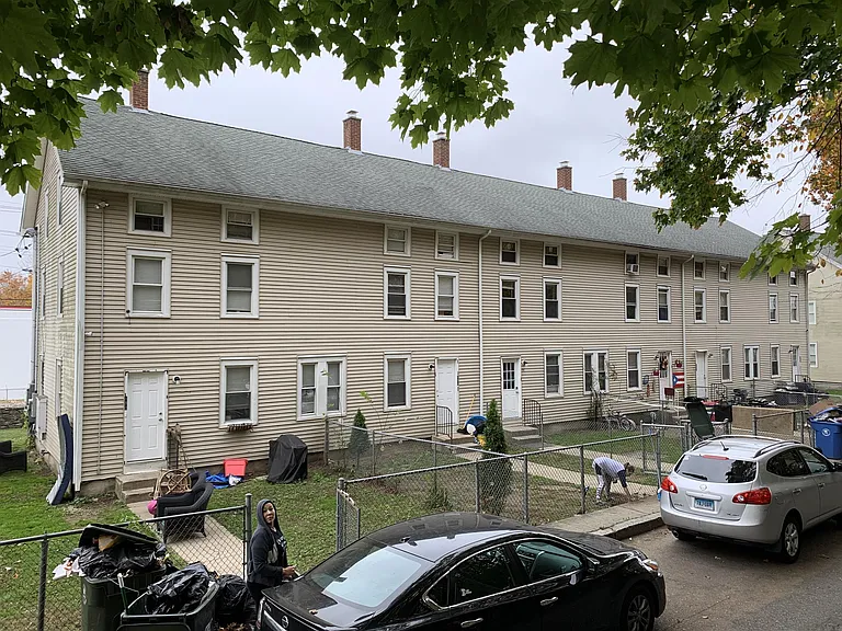 472 Norwich Ave — Photo 1