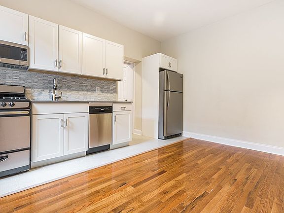 3rd image of 3064 34th St APT 4D