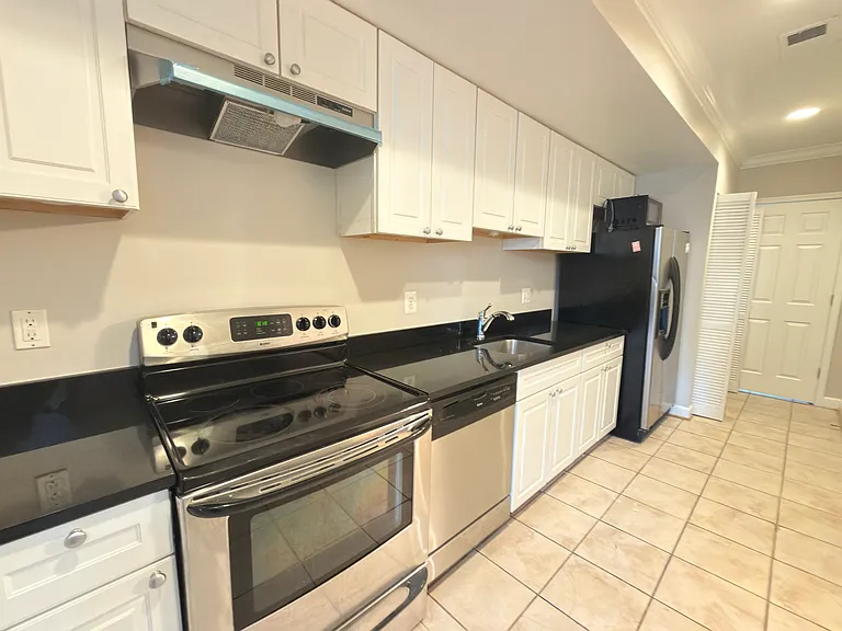 1246 Queen St NE #2 — Photo 15