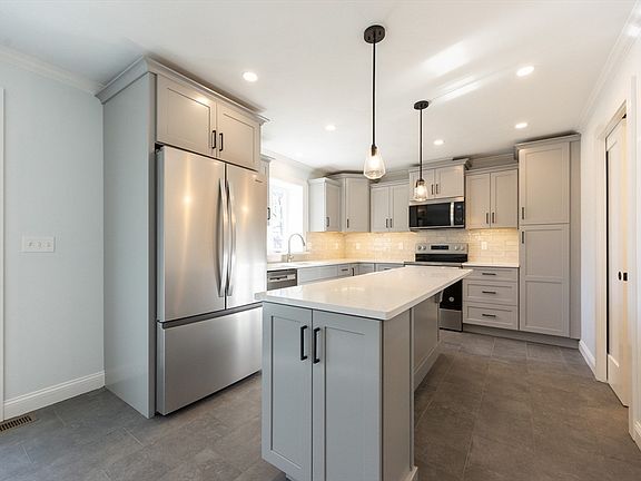 5th image of 54 Baltic St #54