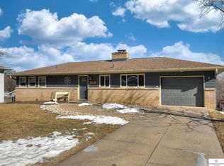 1901 Collins Dr, Bellevue, NE 68005