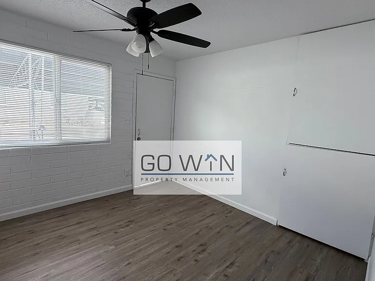 1626 W Denton Ln — Photo 10