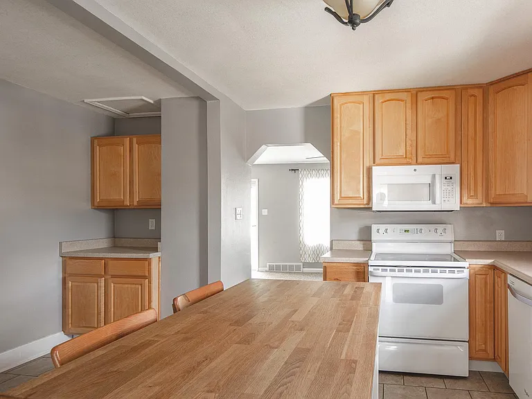 6960 Townsend Ave — Photo 5