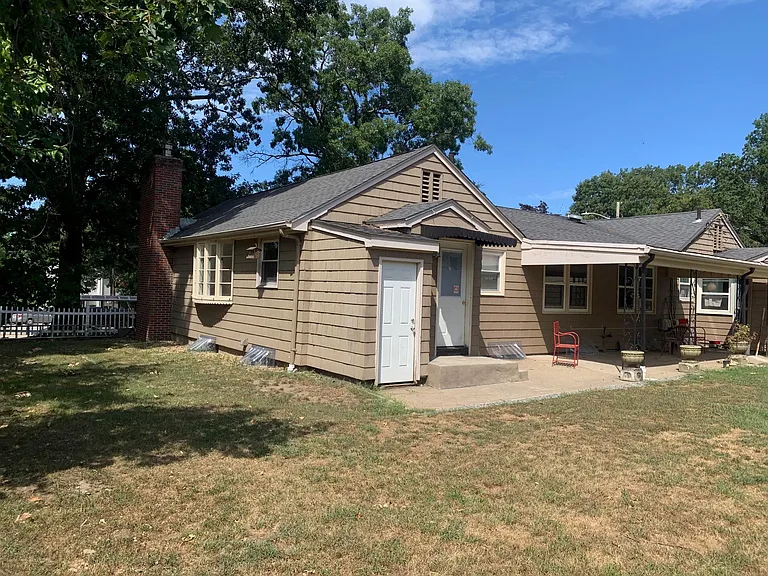 652 East Ave — Photo 3