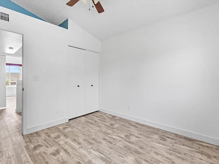 1041 E Kristal Way — Photo 28