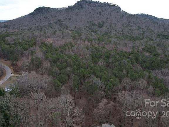 3rd image of 1085 Mountain Crest Dr