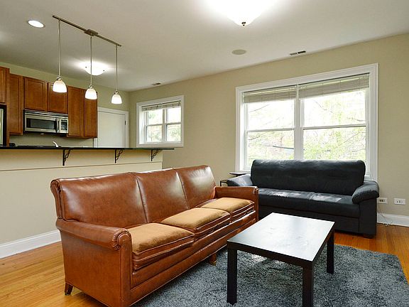 5th image of 1544 W Sherwin Ave #1W
