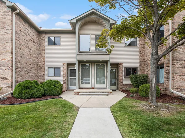 42540 Lilley Pointe Dr, Canton, MI 48187