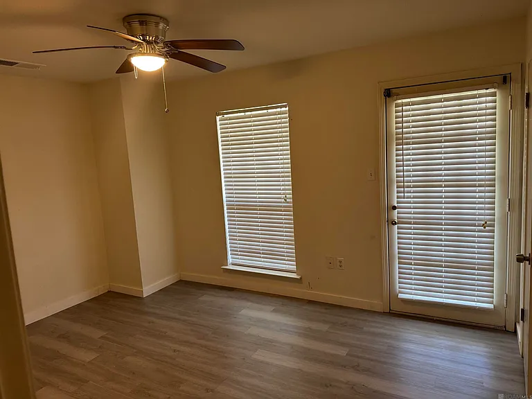 4454 Stumberg Ln — Photo 13