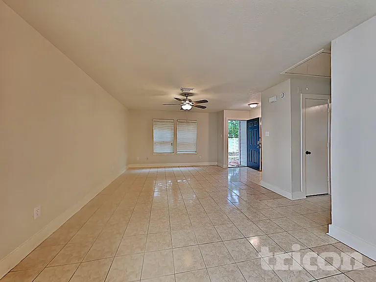 15810 W Park Ct — Photo 2
