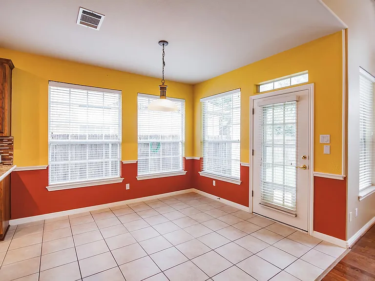 2412 Arbor Dr — Photo 9