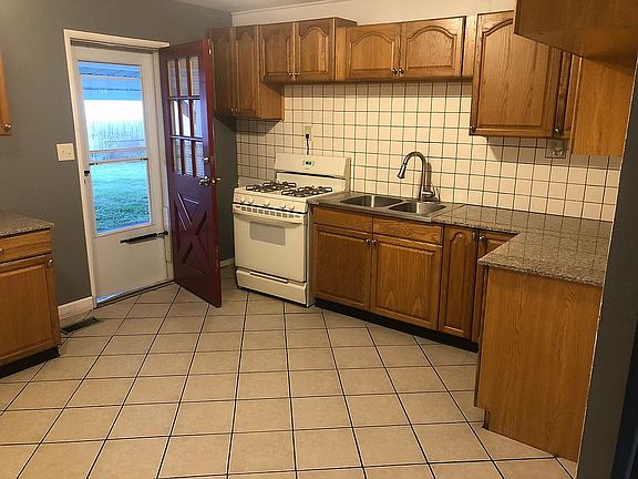 2nd image of 3004 Sunbury Ave