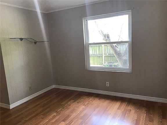 5th image of 11808 Garden Gate Dr