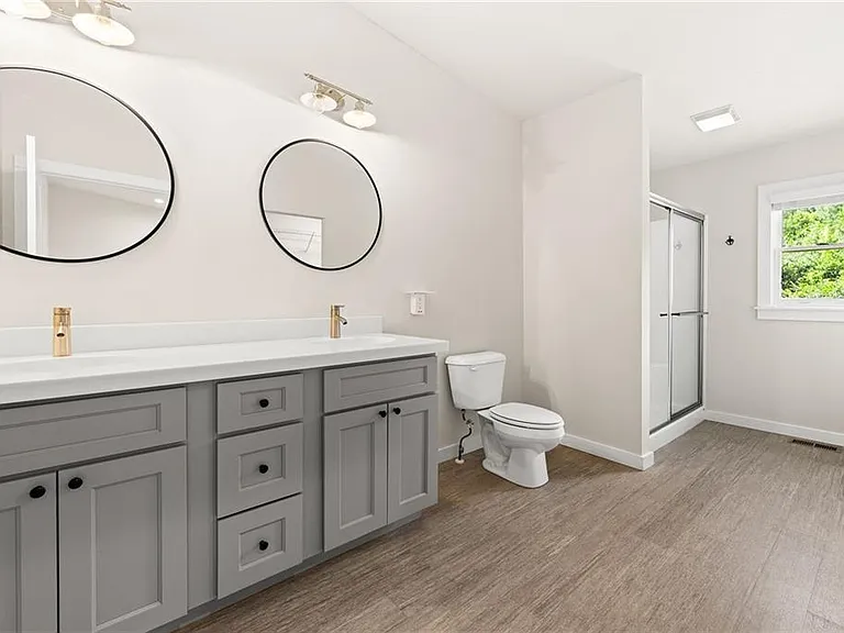 221 Columbus Dr — Photo 31
