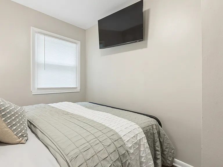1453 Oakcrest Dr — Photo 30