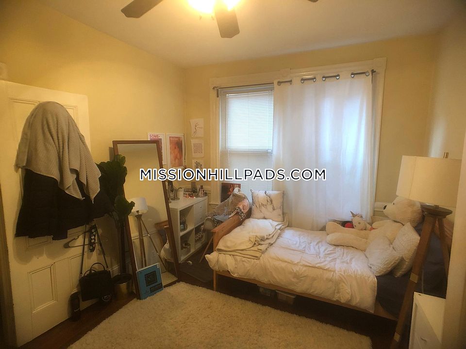 2nd image of 43 Hillside St #1DA