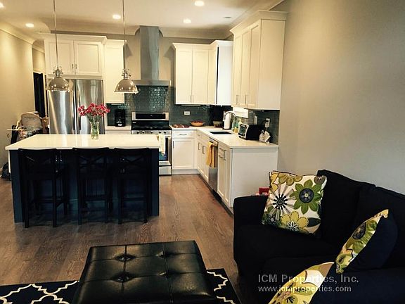 2nd image of 1241 W Oakdale Ave #2