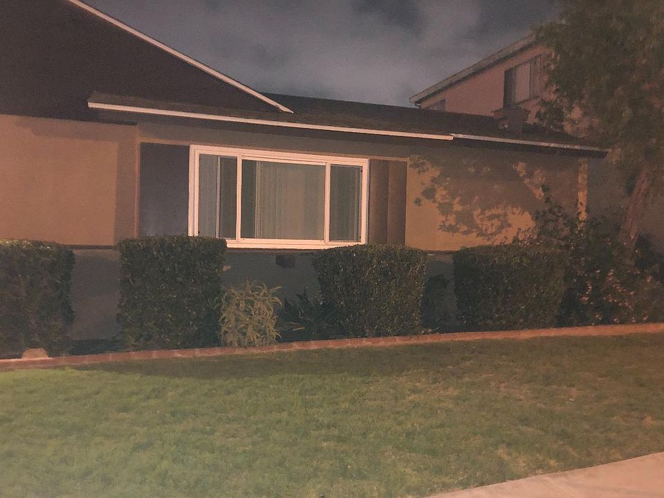 2nd image of 10713 S Van Ness Ave