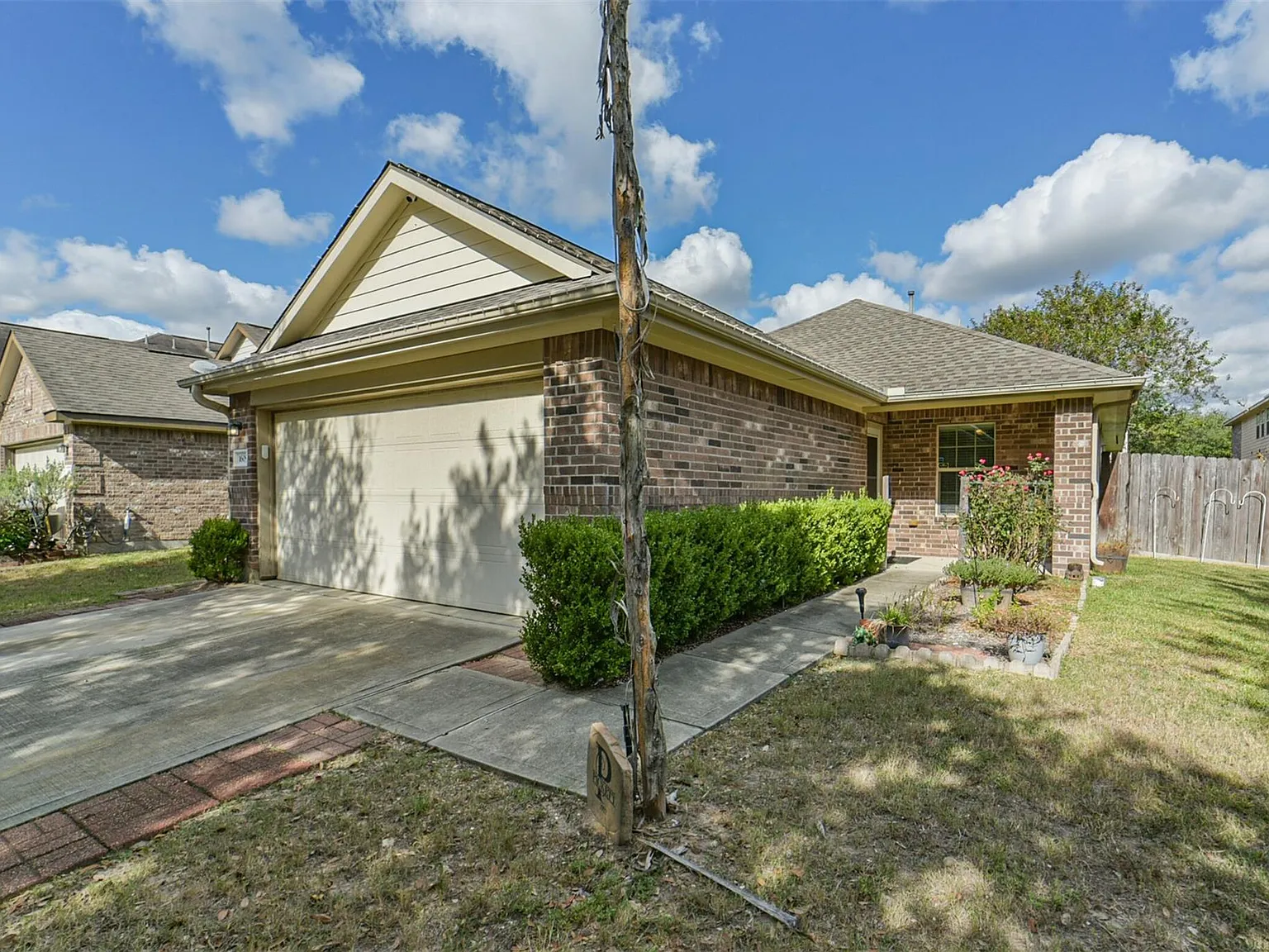 3 bed, 2.0 bath, 1240 sqft, $1,700 — Photo 3