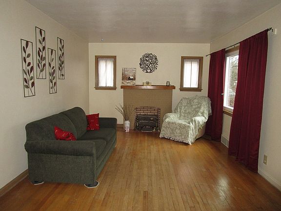 5th image of 32 Oakwood Ave