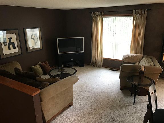 4th image of 484 Wilderness Dr