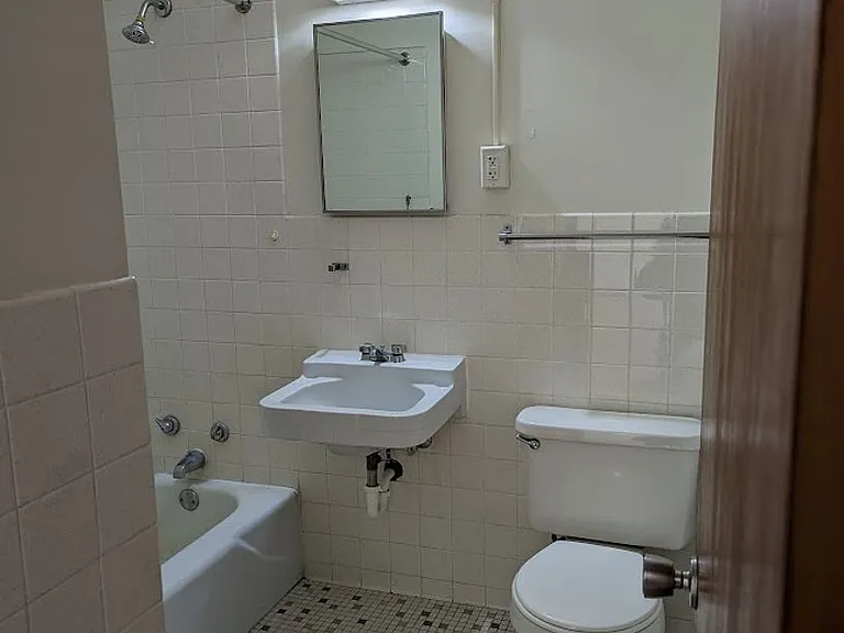 3305 Hennepin Ave S — Photo 3