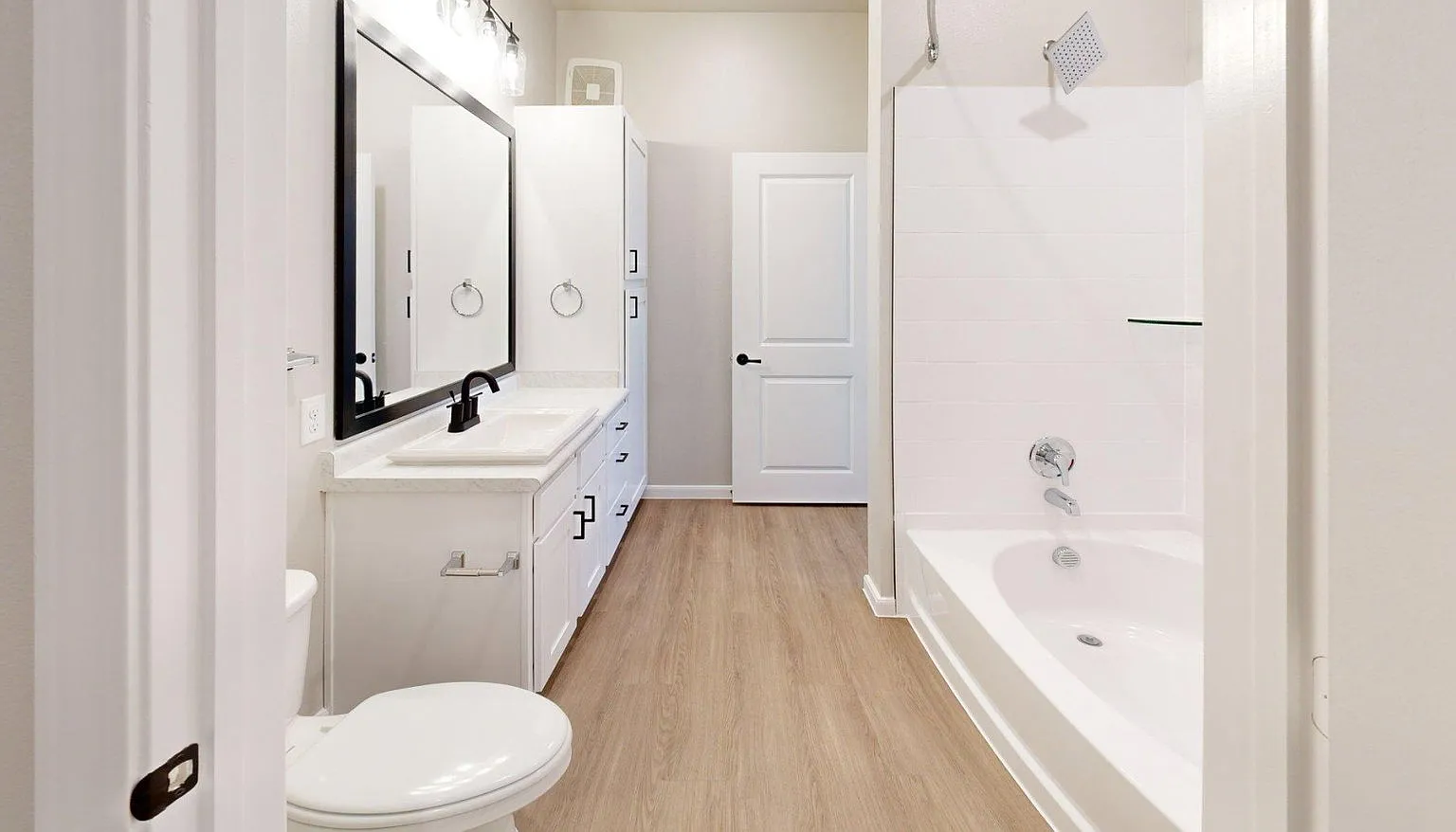 1 bed, 1.0 bath, 725 sqft, $1,410 — Photo 3
