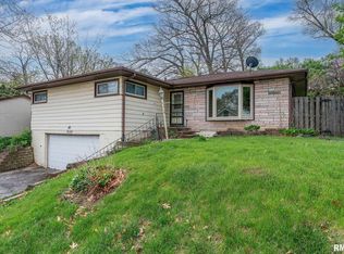 225 13th St, Silvis, IL 61282