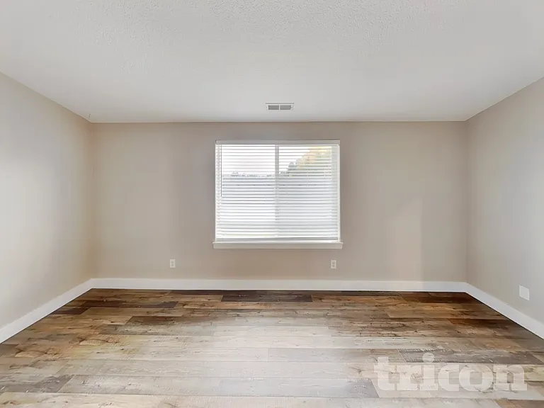 6007 NE 60th Ave — Photo 5