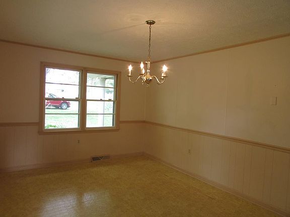 2nd image of 574 Iris Ln