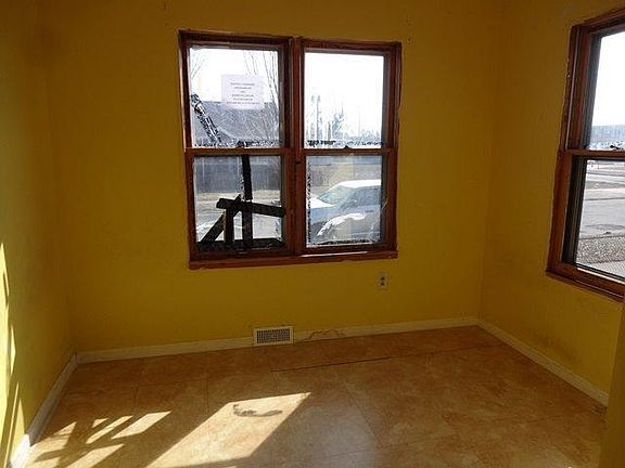 5th image of 4144 Towle Ave