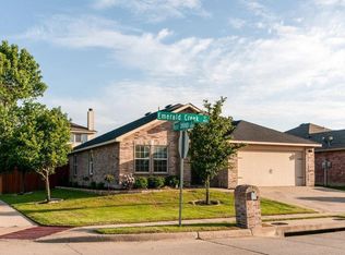 401 Emerald Creek Dr, Fort Worth, TX 76131