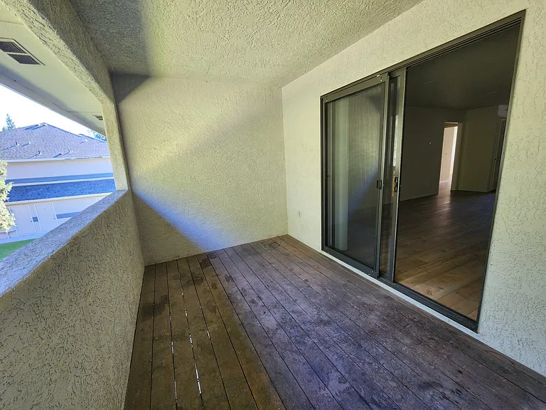 Cobblestone Court Apartments — Photo 27