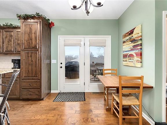 4th image of 614 Oakmont Dr