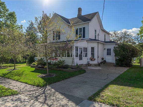 3rd image of 4708 Woodford St
