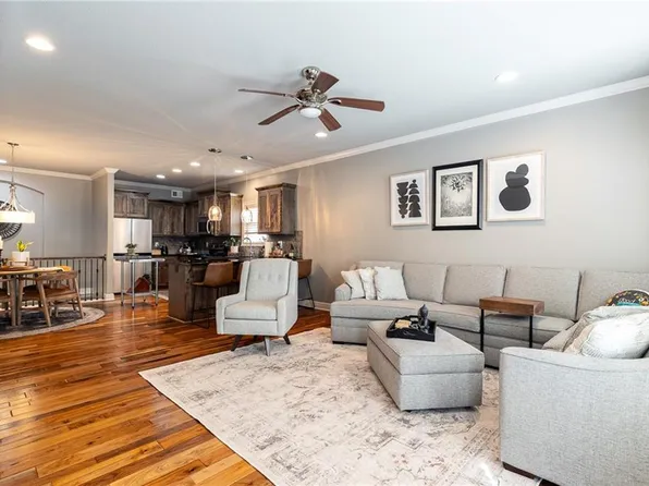 1433 SW Logos Dr, Lees Summit, MO 64081