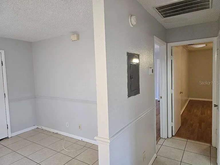 770 E North St — Photo 9