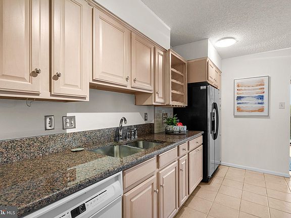 5th image of 7401 Westlake Ter APT 1106