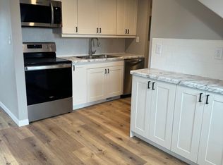 808 Henry St #B, Neenah, WI 54956