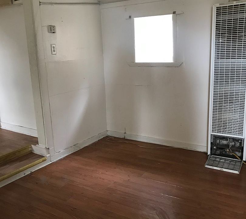 2nd image of 221 S 28th St #4
