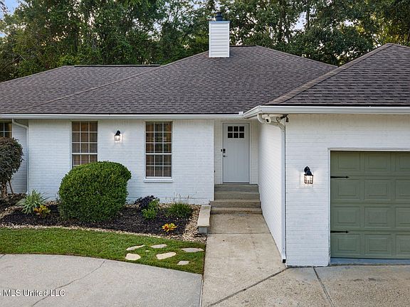 3rd image of 6682 Ahekolo Cir