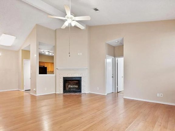 3rd image of 1115 Sandalwood Ln