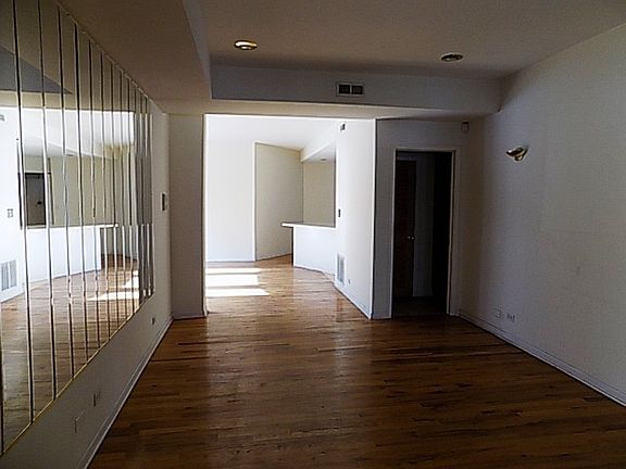 3rd image of 5728 S King Dr Unit 1B