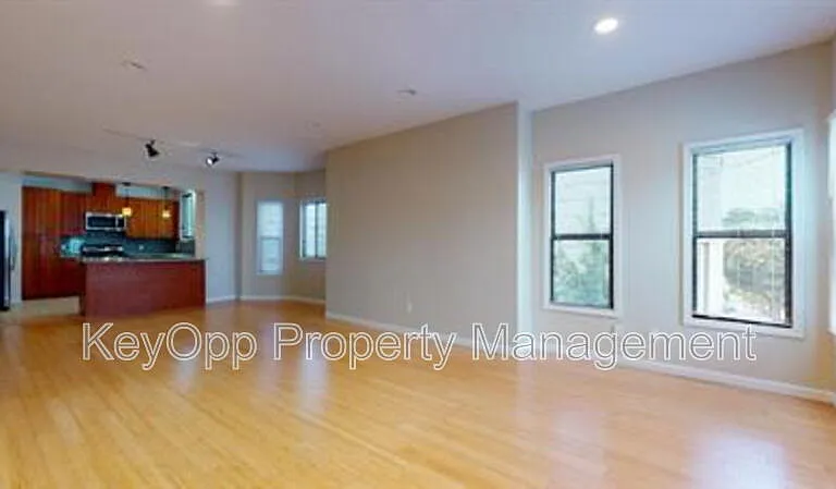 806 35th Ave — Photo 12
