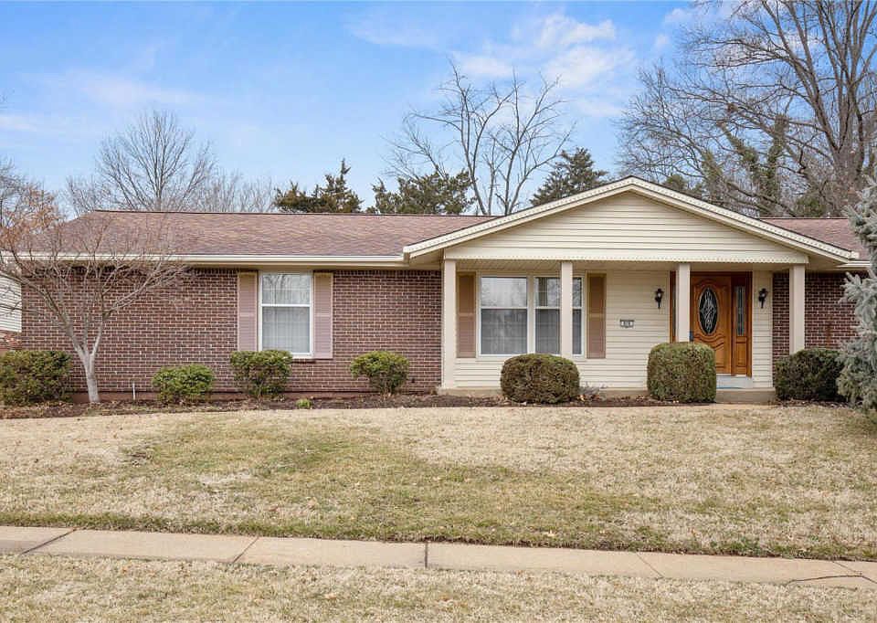 1st image of 870 Hollyridge Dr