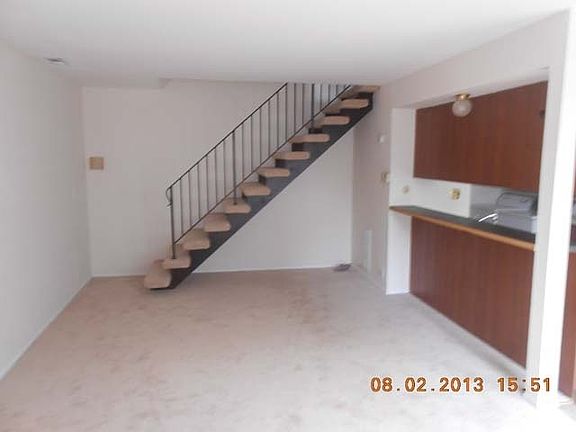 2nd image of 1396 Quaker Ln #158-C