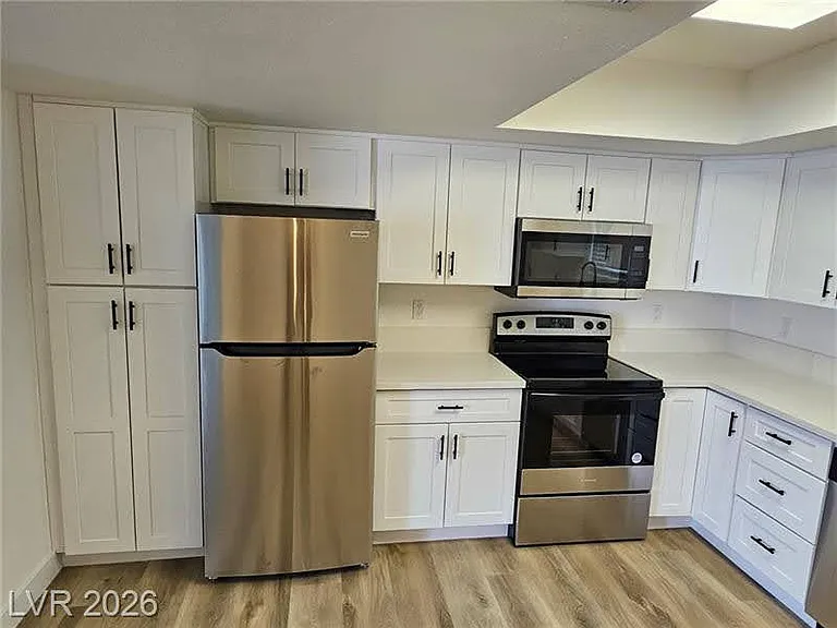 1083 E Calvada Blvd #B — Photo 6
