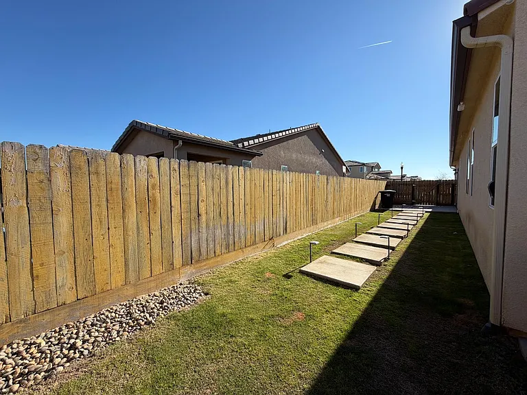 660 Atlantica Dr S — Photo 21